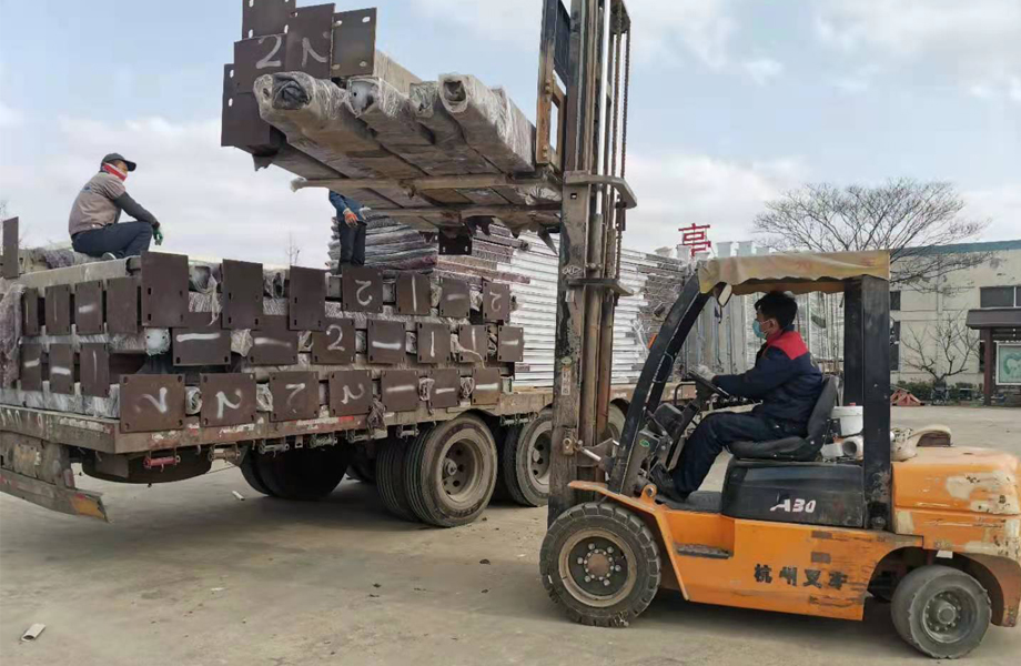 青岛不锈钢候车亭装车发货了