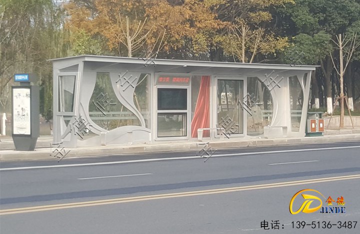 浙江候车亭安装中