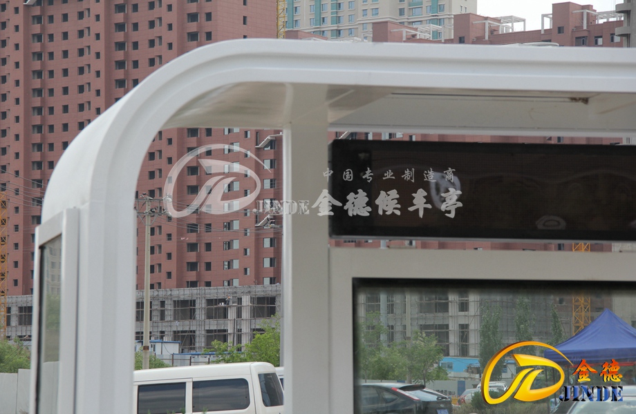 鞍山候车亭实景，全新概念候车亭