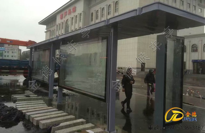 大连候车亭安装使用中