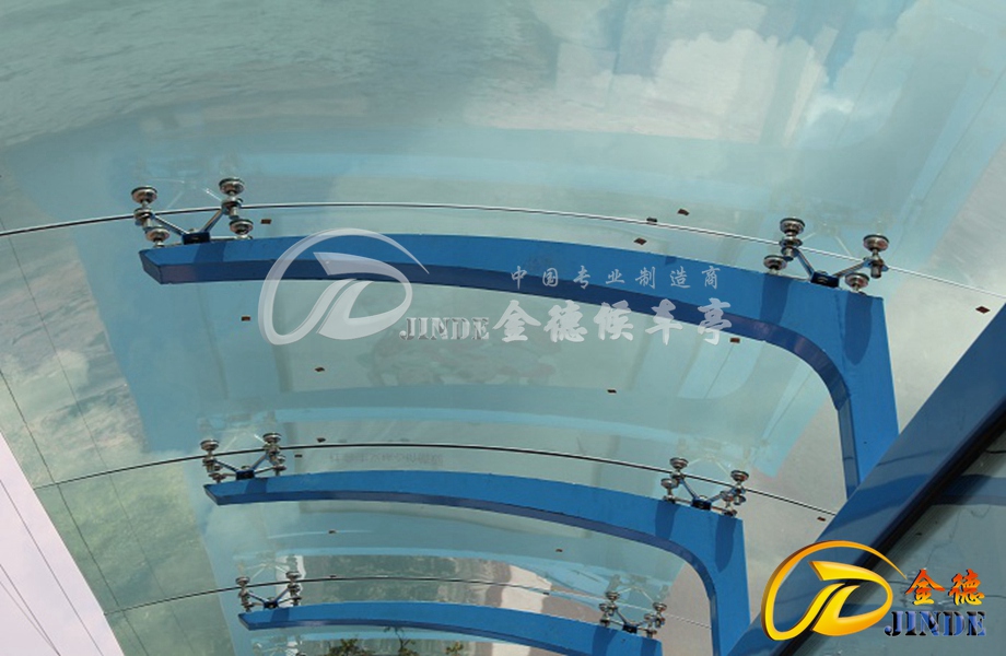 深圳候车亭投入使用实景图