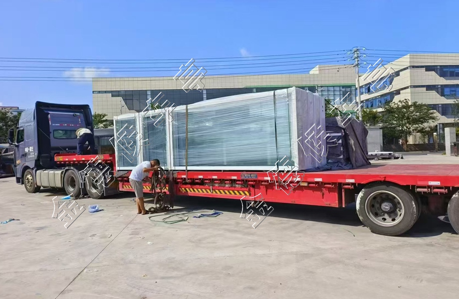 小型候车亭发货了